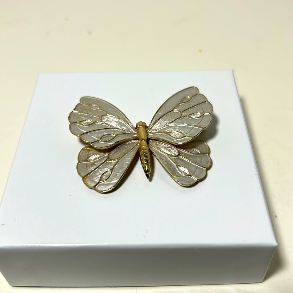 Pasteli butterfly brooch gold tone pearl fairycore cottagecore spring vintage